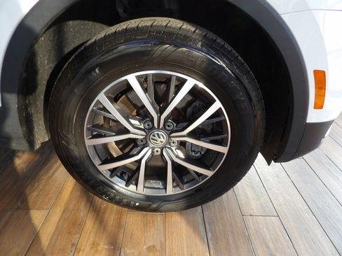 Used 2020 Volkswagen Tiguan SE image 4