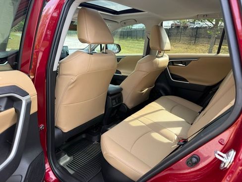 Used 2022 Toyota RAV4 Limited AWD/4WD image 28