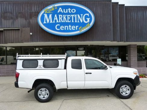Used 2022 Toyota Tacoma SR RWD image 4