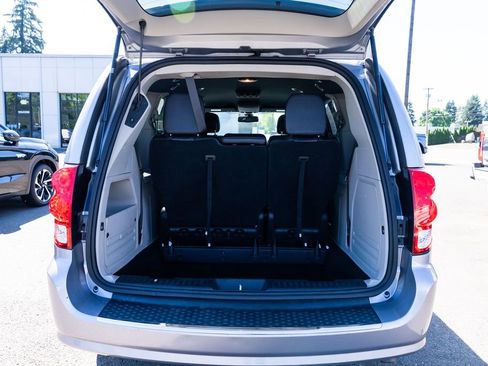 Used 2019 Dodge Grand Caravan SXT FWD image 7