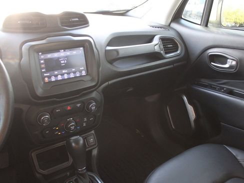 Used 2018 Jeep Renegade Limited image 10
