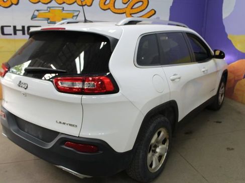 Used 2017 Jeep Cherokee Limited w/ Luxury Group AWD/4WD image 8