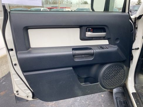 Used 2014 Toyota FJ Cruiser 4WD image 20