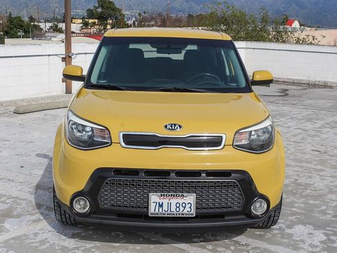 Used 2016 Kia Soul + image 2