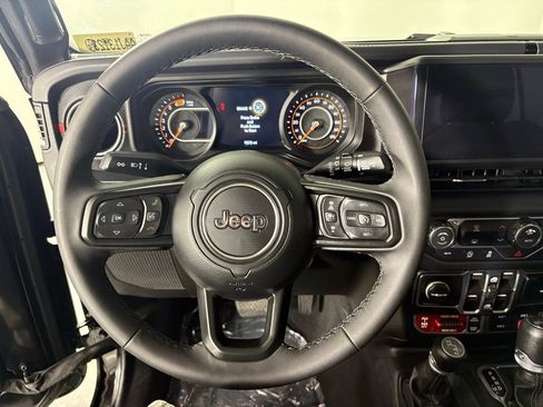 Used 2026 Jeep Wrangler Unlimited Rubicon AWD/4WD image 23
