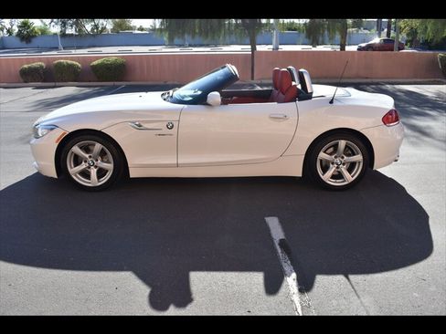 Used 2016 BMW Z4 sDrive28i RWD image 9