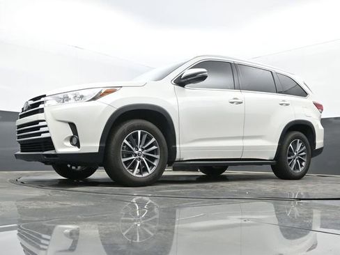 Used 2018 Toyota Highlander XLE image 12
