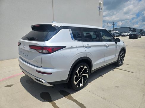 Used 2023 Mitsubishi Outlander SE FWD image 4