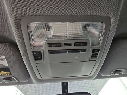 Used 2016 Toyota Highlander XLE FWD image 22