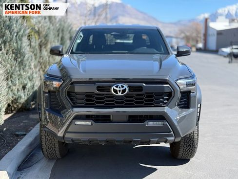 Used 2025 Toyota Tacoma TRD Off-Road image 2
