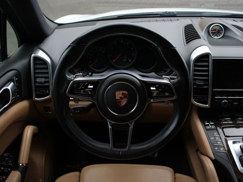 Used 2016 Porsche Cayenne image 20
