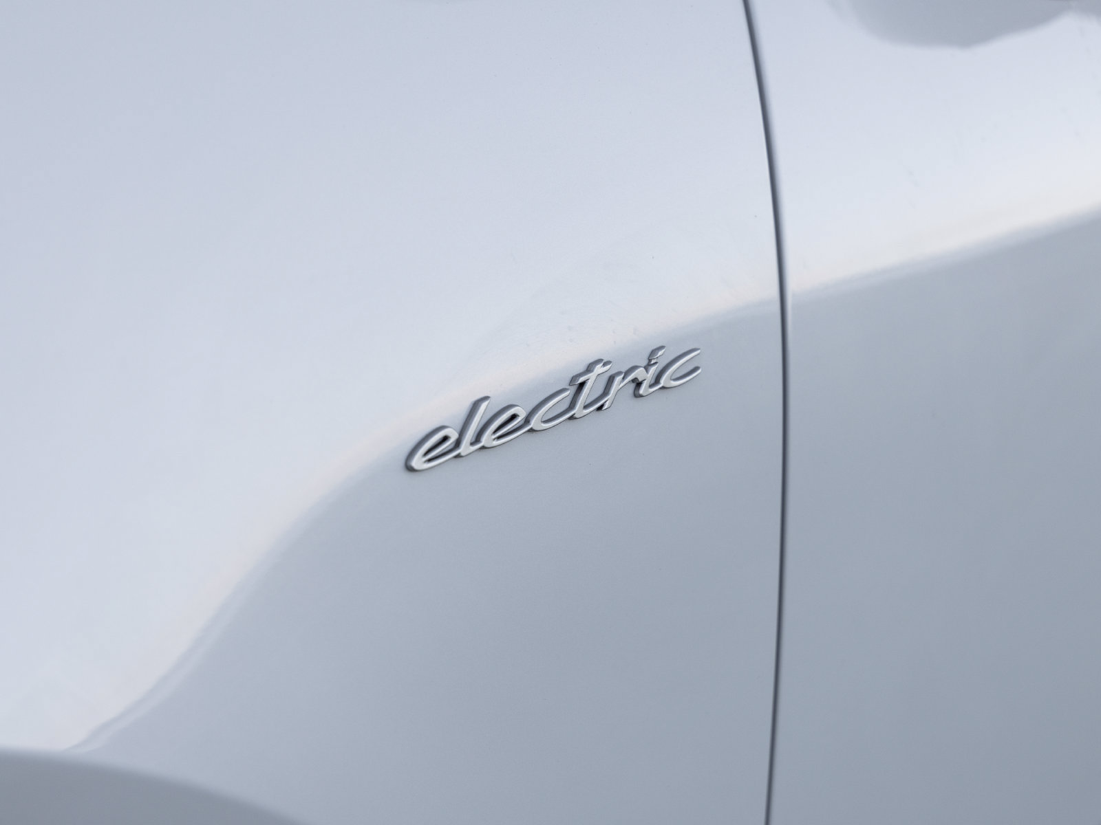 Certified 2025 Porsche Macan 4S Electric AWD/4WD image 17