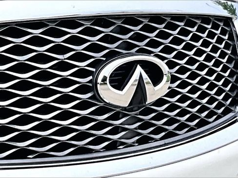 Certified 2016 INFINITI QX80 4WD w/ Driver's Assistance Package image 11