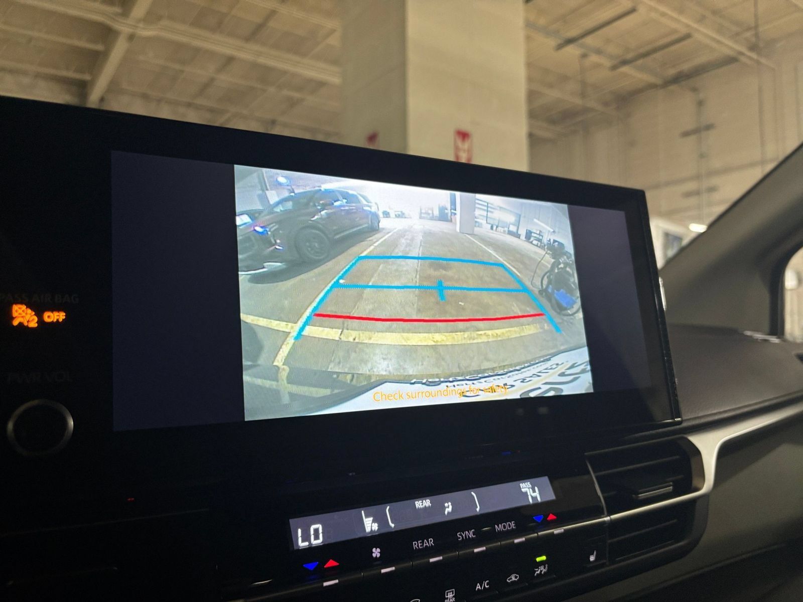 Used 2025 Toyota Sienna XLE FWD image 25