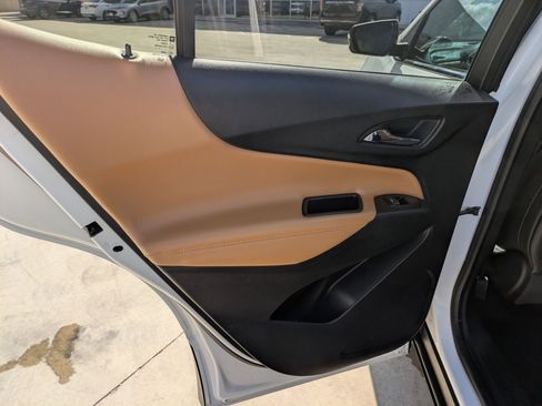Used 2018 Chevrolet Equinox Premier image 16