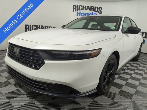 Used 2025 Honda Accord SE image 1