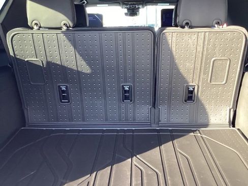 New 2026 Chevrolet Suburban Premier image 37