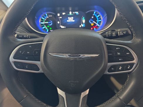 Used 2023 Chrysler Pacifica Touring-L FWD image 24