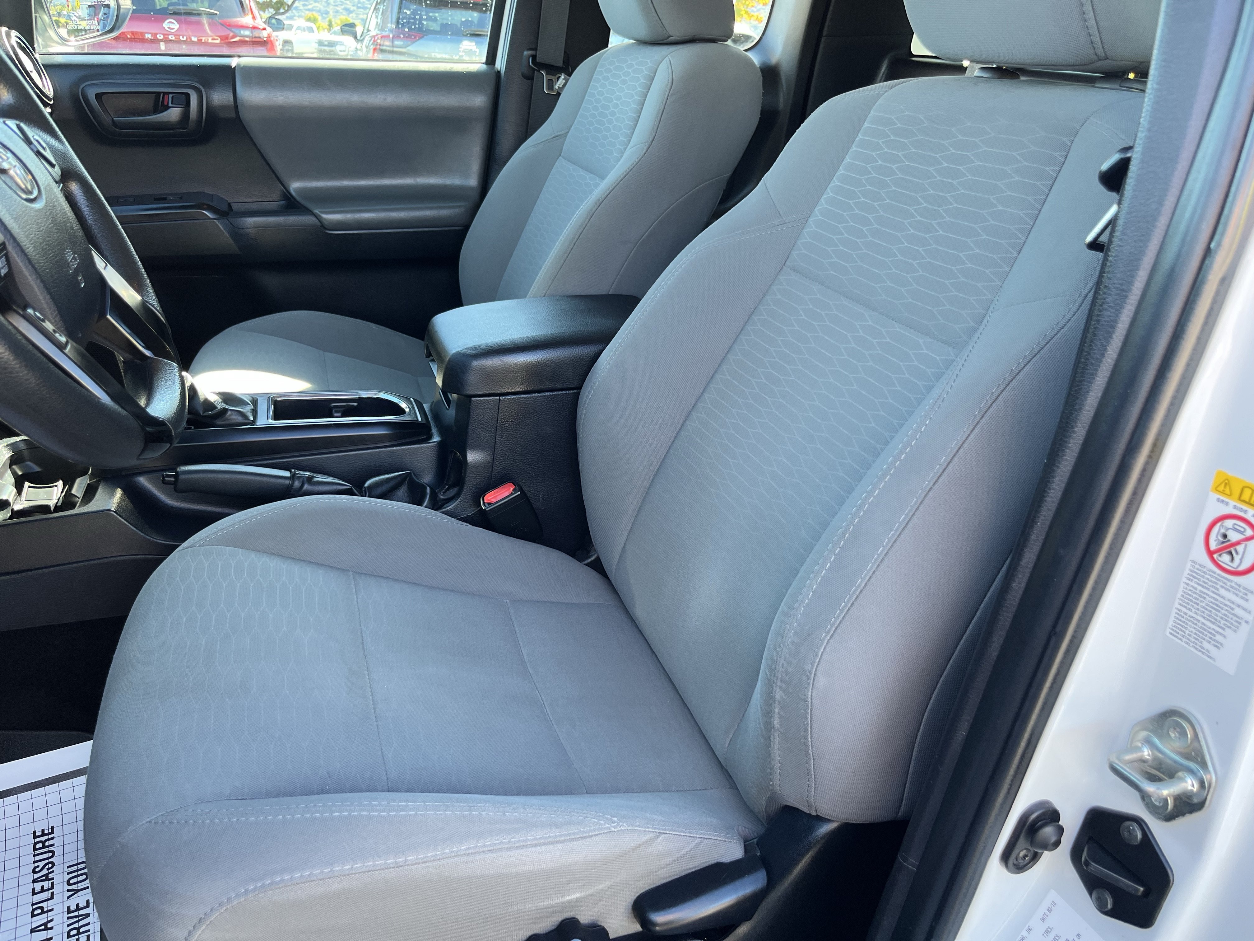Used 2018 Toyota Tacoma SR AWD/4WD image 15