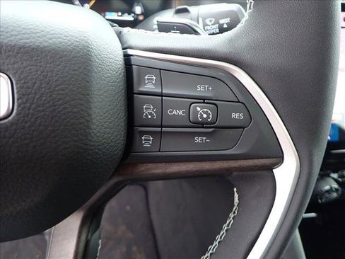 New 2025 Jeep Grand Cherokee L Limited image 17