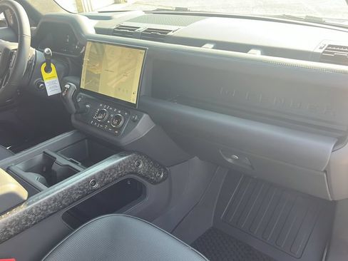 New 2026 Land Rover Defender 110 AWD/4WD image 21