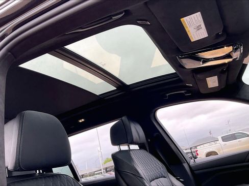 Used 2022 BMW X7 xDrive40i w/ M Sport Package image 15