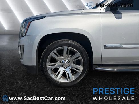 Used 2016 Cadillac Escalade Luxury AWD/4WD image 28