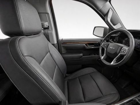 Used 2025 Chevrolet Silverado 1500 LT Trail Boss w/ LT Trail Boss Premium Package AWD/4WD image 11