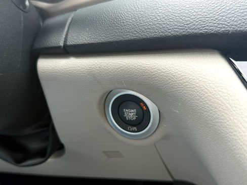 Used 2020 Chrysler Voyager Lxi image 17