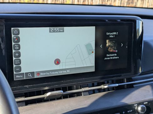 Used 2024 Kia Carnival EX image 19