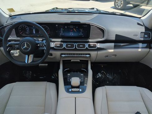 Used 2024 Mercedes-Benz GLS 580 4MATIC image 15