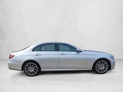Used 2022 Mercedes-Benz E 350 Sedan image 4