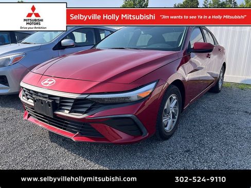 Used 2024 Hyundai Elantra SE FWD image 1