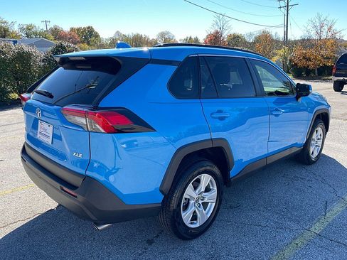Used 2021 Toyota RAV4 XLE image 9
