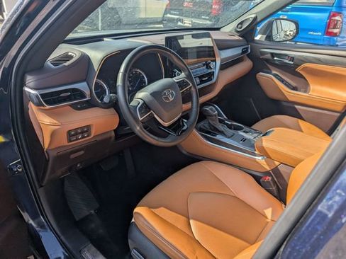Used 2022 Toyota Highlander Platinum image 12