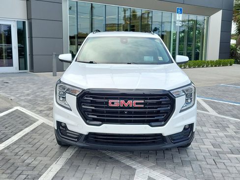 Used 2022 GMC Terrain SLT w/ Tech Package FWD image 8