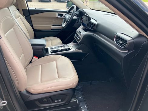Used 2023 Ford Explorer XLT w/ Equipment Group 202A AWD/4WD image 16