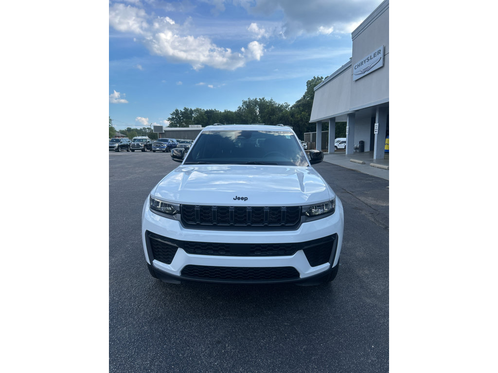 New 2027 Jeep Grand Cherokee Altitude AWD/4WD image 5