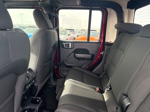 Used 2021 Jeep Gladiator Sport image 15