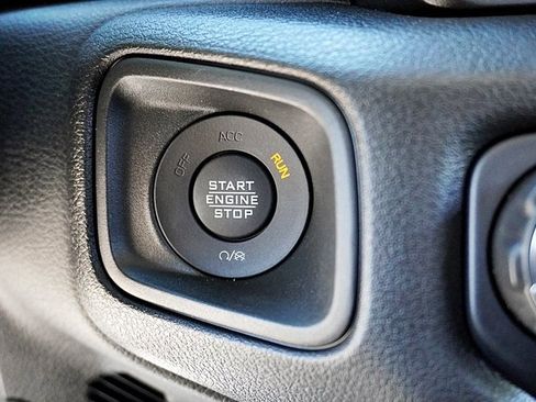 New 2025 Jeep Gladiator Willys image 39