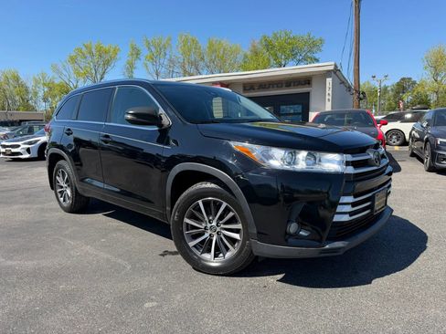Used 2017 Toyota Highlander XLE image 1