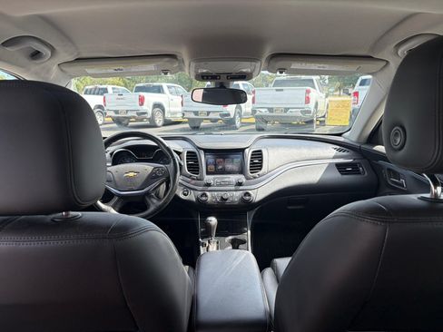 Used 2018 Chevrolet Impala LT FWD image 32