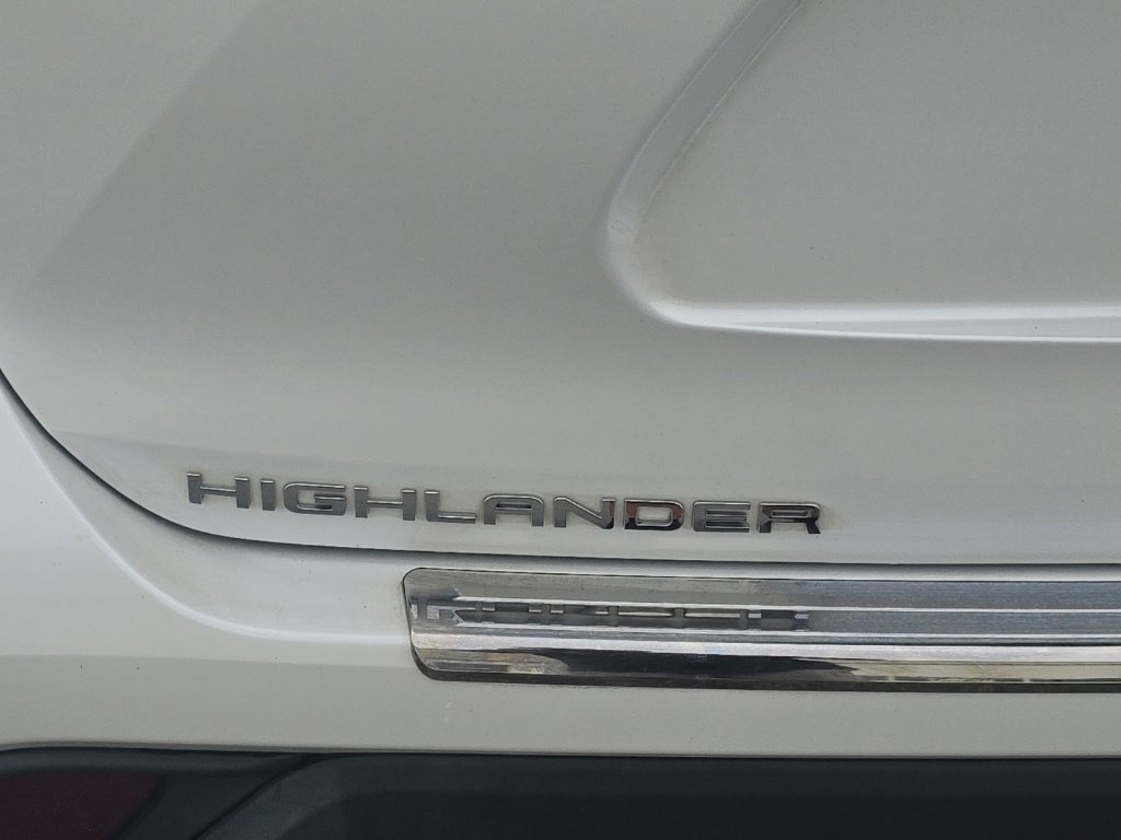Used 2023 Toyota Highlander XLE AWD/4WD image 7