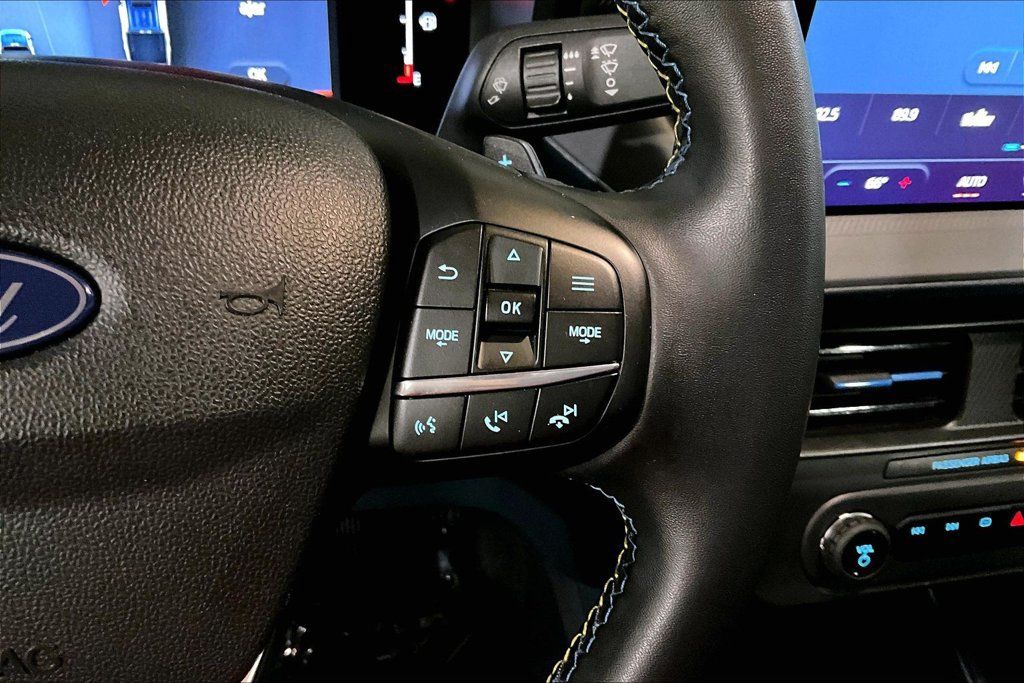 Used 2025 Ford Maverick Lobo AWD/4WD image 25
