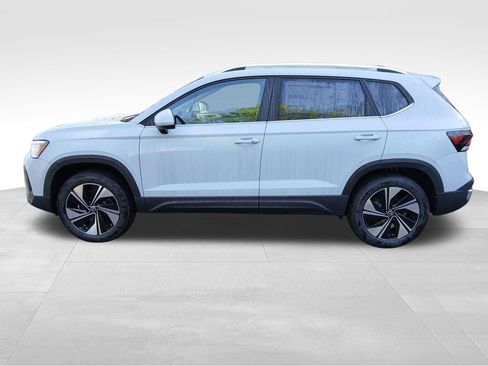 New 2026 Volkswagen Taos SE AWD/4WD image 2