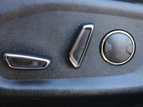 Used 2017 Ford Explorer XLT w/ Equipment Group 201A image 27