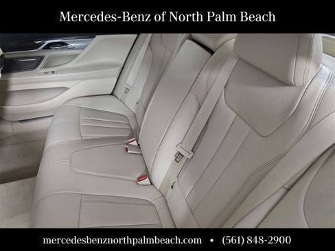 Used 2020 BMW 740i image 13