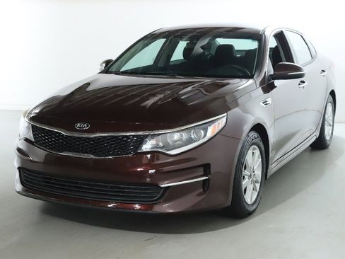 Used 2018 Kia Optima LX w/ Convenience Package image 3