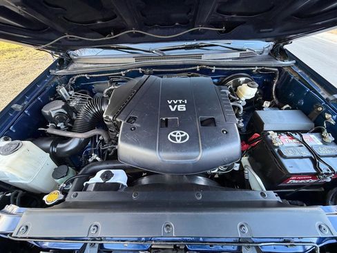 Used 2015 Toyota Tacoma 4x4 Access Cab V6 w/ TRD Sport Package image 9