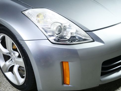 Used 2006 Nissan 350Z Enthusiast w/ (K96) Aerodynamics Pkg RWD image 16